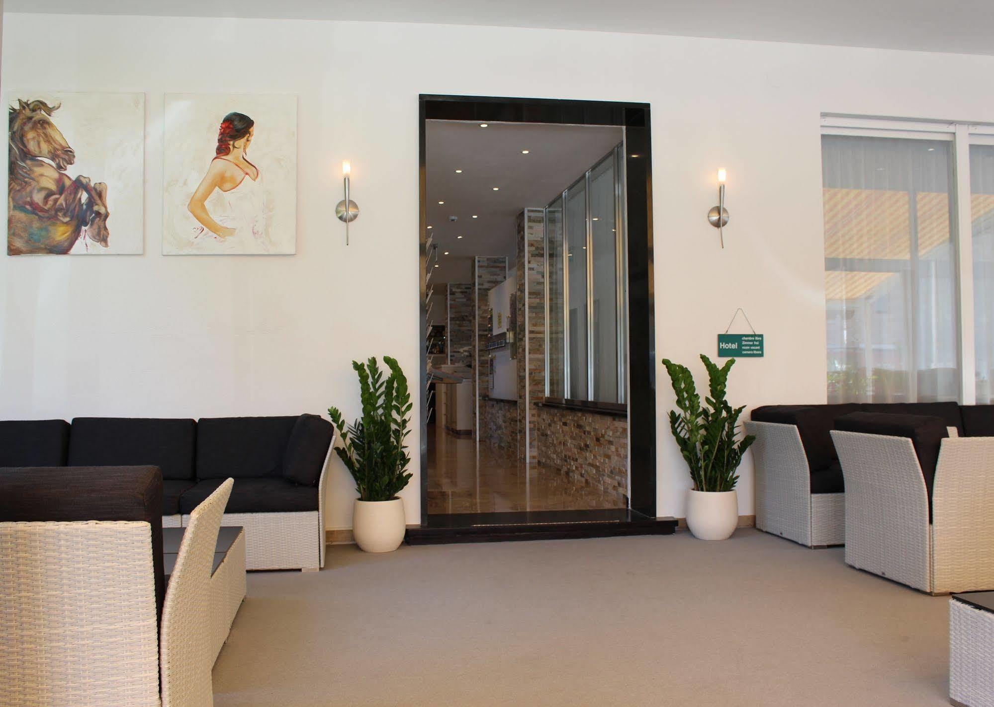 Luna Garni Hotel 3*